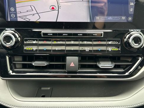 Used 2022 Toyota Highlander Limited FWD image 33