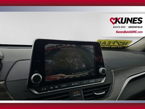 Used 2025 Nissan Altima 2.5 SV FWD image 19