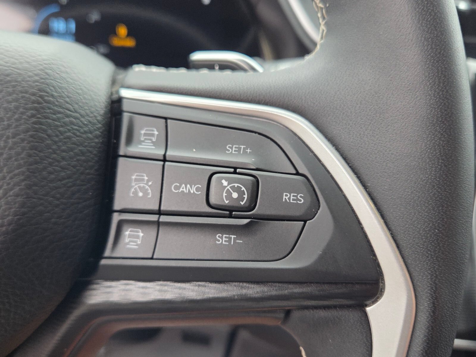 Used 2025 Jeep Grand Cherokee Altitude AWD/4WD image 26