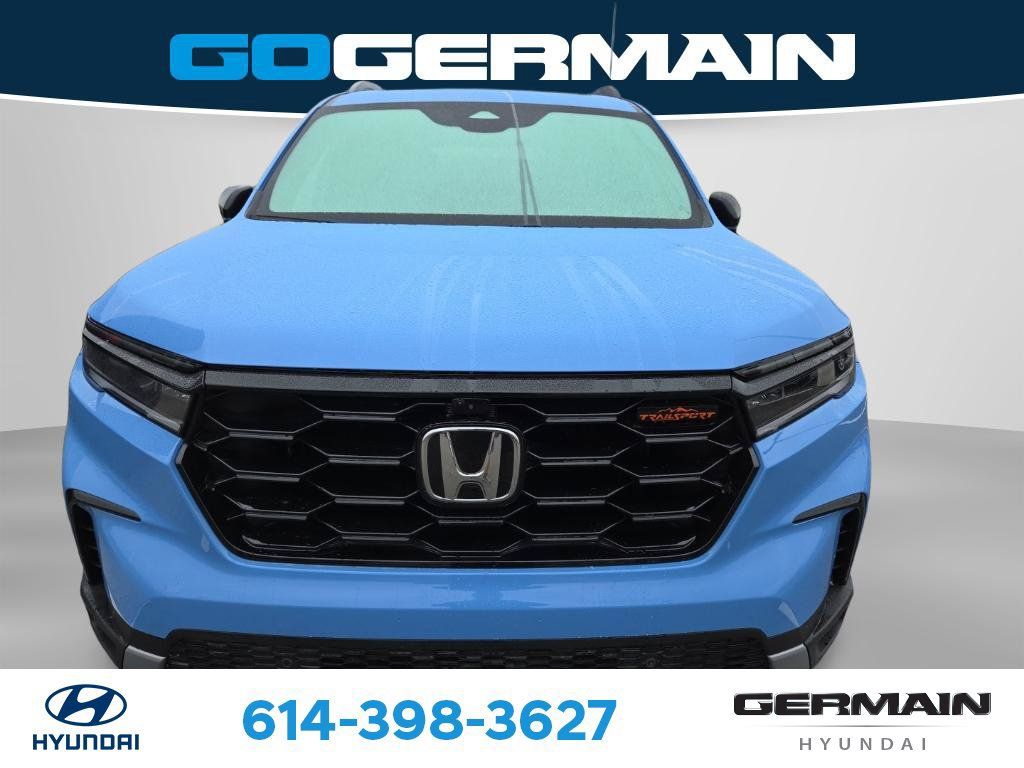 Used 2025 Honda Pilot TrailSport image 2