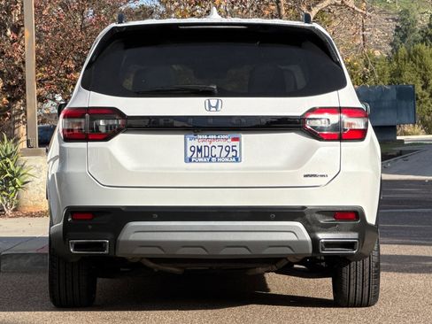 Certified 2024 Honda Pilot Touring image 9