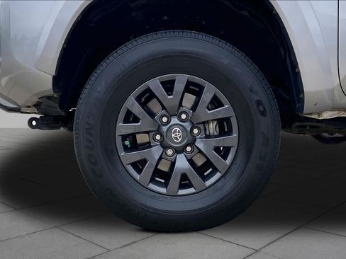 Used 2021 Toyota Tacoma SR5 RWD image 11