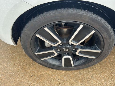Used 2011 Kia Soul + FWD image 9