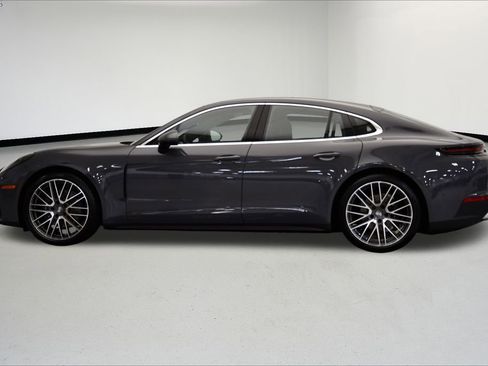 Used 2025 Porsche Panamera image 2