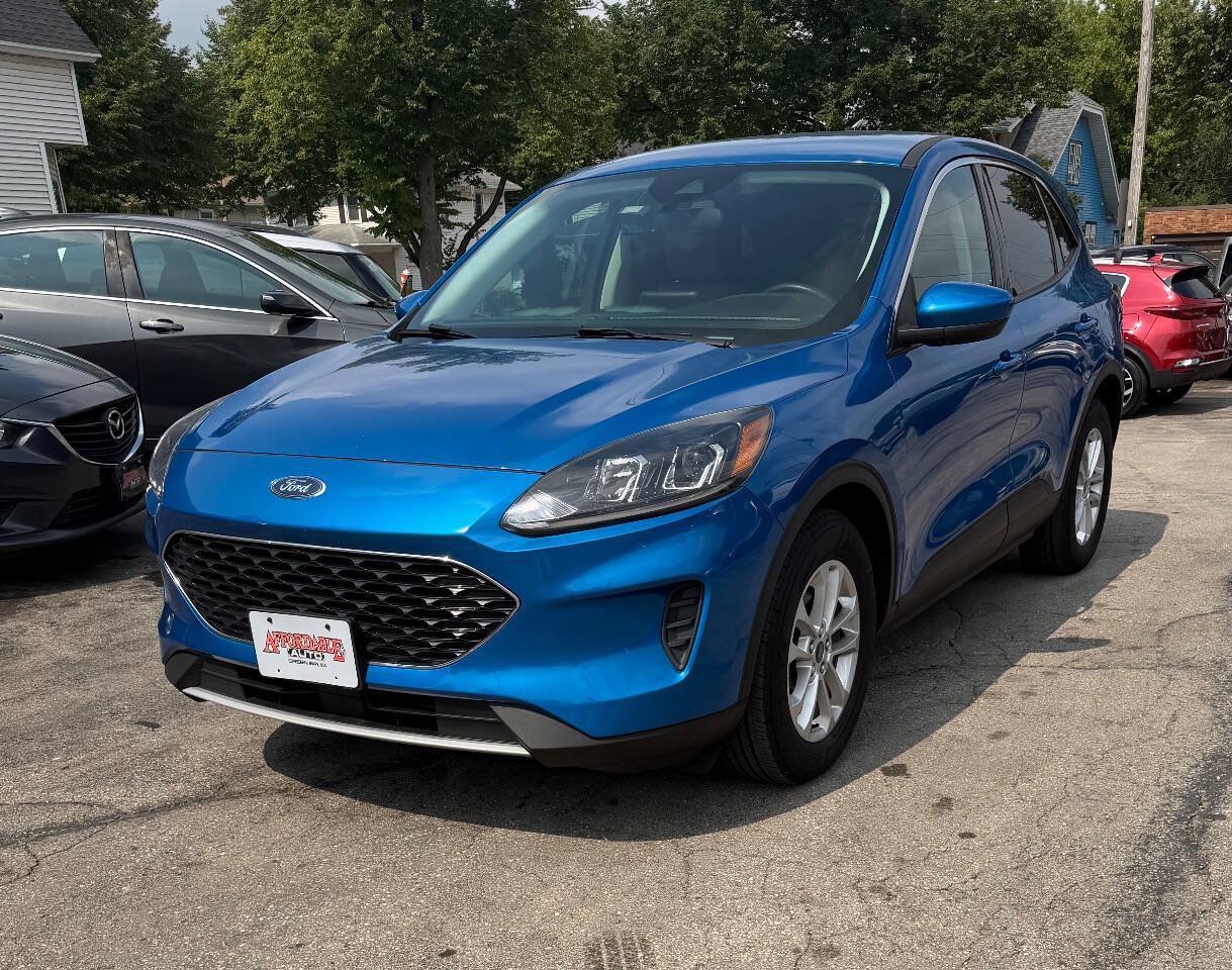Used 2021 Ford Escape SE w/ Cold Weather Package FWD image 2