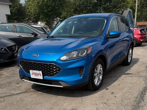 Used 2021 Ford Escape SE w/ Cold Weather Package FWD image 2