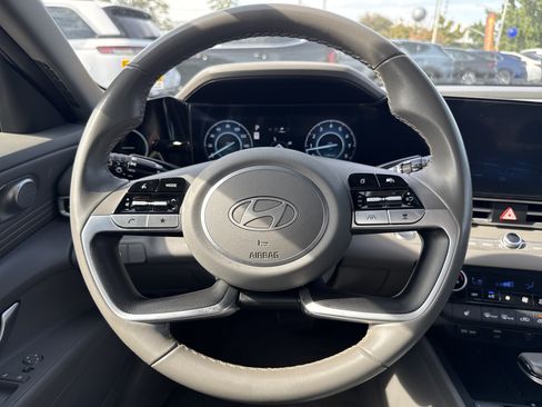 Used 2025 Hyundai Elantra SEL FWD image 16