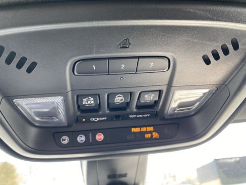 Used 2023 Chevrolet Traverse LT w/ LT Premium Package image 35