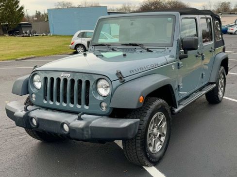 Used 2015 Jeep Wrangler Unlimited Rubicon w/ Connectivity Group image 14