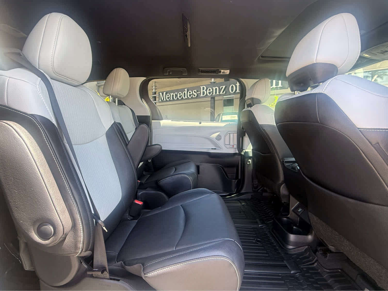 Used 2025 Toyota Sienna XSE FWD image 23