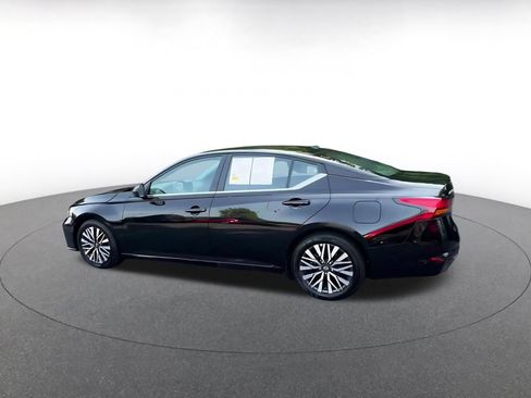 Used 2026 Nissan Altima 2.5 SV FWD image 10