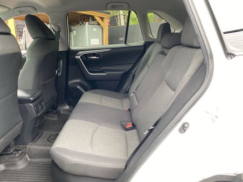 Used 2021 Toyota RAV4 XLE w/ XLE Grade Weather Package AWD/4WD image 15