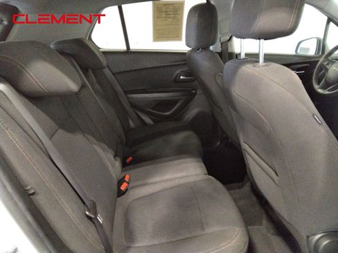 Used 2022 Chevrolet Trax LS w/ Tint and Cruise Package FWD image 29