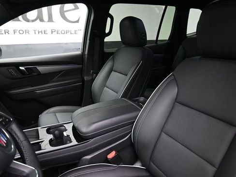 Used 2025 Buick Enclave Preferred image 17