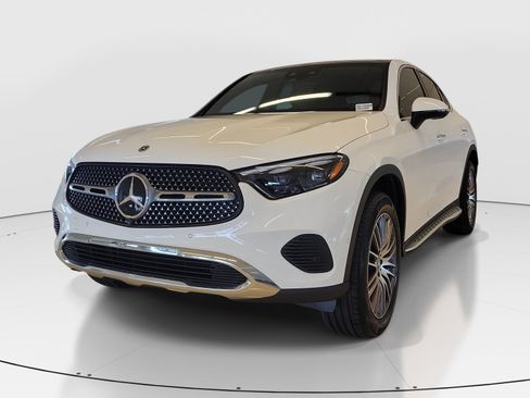 Used 2024 Mercedes-Benz GLC 300 4MATIC image 4