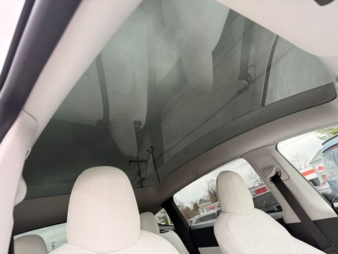 Used 2021 Tesla Model Y Long Range image 20