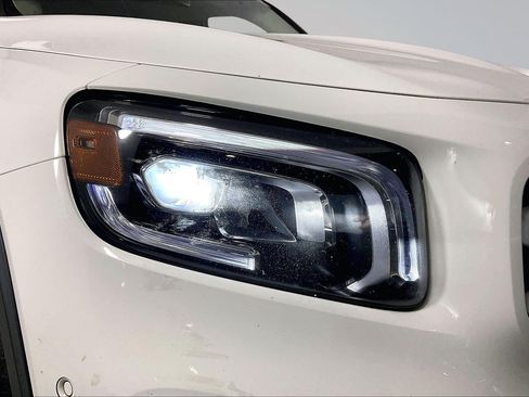 Used 2021 Mercedes-Benz GLB 250 4MATIC image 29