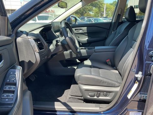 Used 2026 Nissan Rogue SL FWD image 8