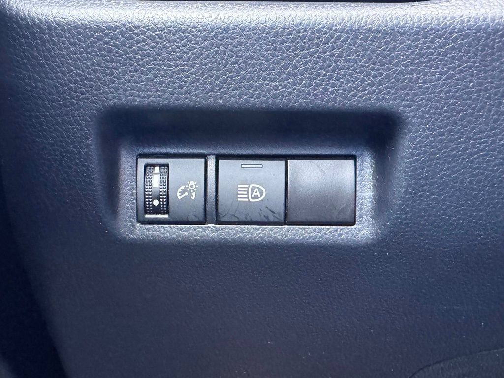 Used 2024 Toyota RAV4 XLE FWD image 30