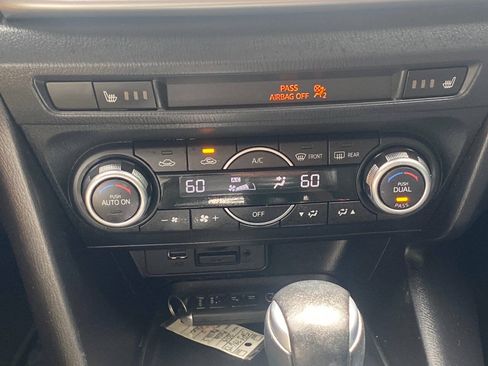Used 2018 MAZDA MAZDA3 Touring FWD image 31