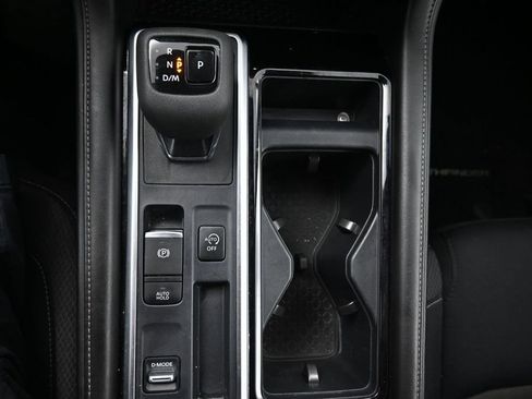 Used 2024 Nissan Pathfinder SV FWD image 13