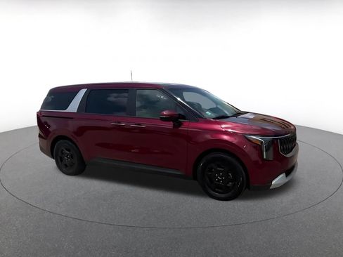 Used 2026 Kia Carnival FWD image 2
