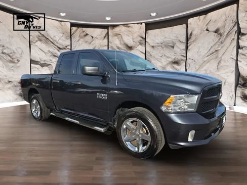 Used 2017 RAM 1500 Express w/ Express Value Package AWD/4WD image 3