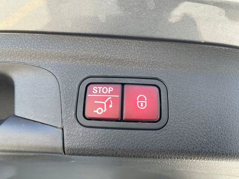 Used 2022 Mercedes-Benz GLE 350 4MATIC w/ Premium Package image 37