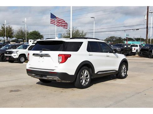 Used 2020 Ford Explorer XLT w/ Equipment Group 202A image 6