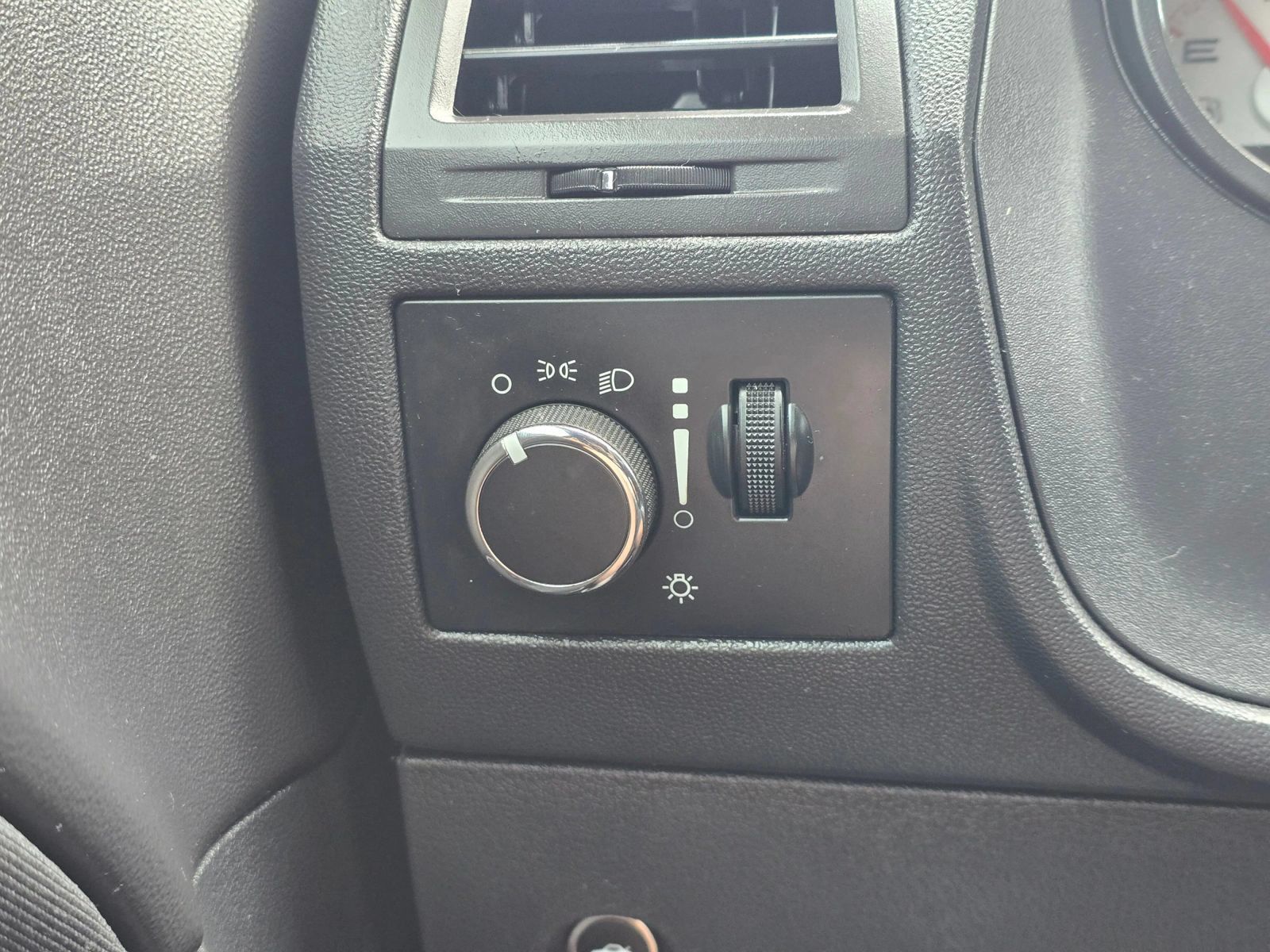 Used 2014 Dodge Challenger SXT RWD image 23