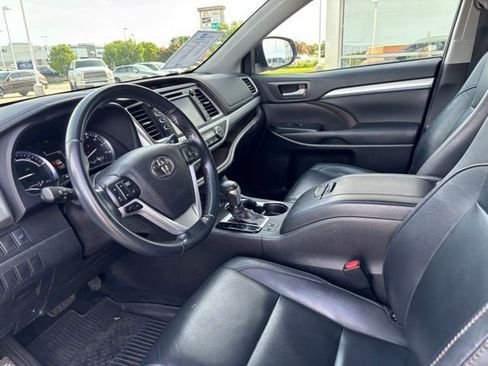 Used 2017 Toyota Highlander XLE w/ Protection Package #3 AWD/4WD image 11