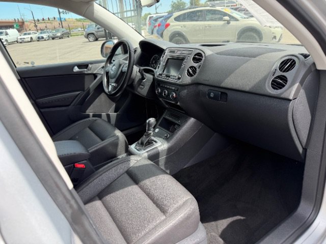 Used 2017 Volkswagen Tiguan Wolfsburg Edition AWD/4WD image 29