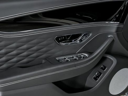 Used 2022 Bentley Flying Spur V8 AWD/4WD image 18