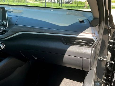 Used 2025 Nissan Altima 2.5 SV FWD image 25