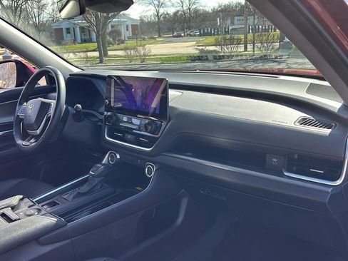 Used 2024 Toyota Grand Highlander XLE image 19