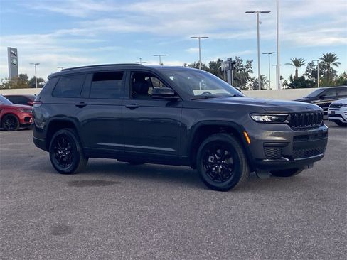 Used 2024 Jeep Grand Cherokee L Altitude image 5