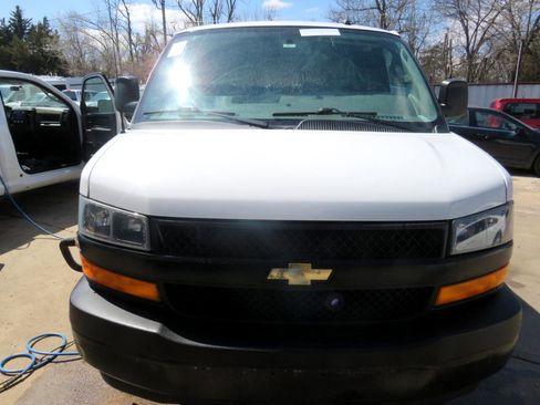 Used 2018 Chevrolet Express 2500 2500 Cargo w/ Driver Convenience Package image 2