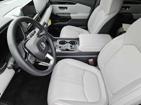 Used 2025 Honda Pilot EX-L image 12