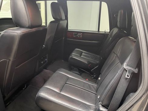 Used 2016 Lincoln Navigator Select RWD image 38