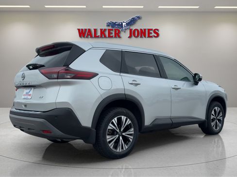 Used 2023 Nissan Rogue SV w/ SV Premium B Package image 3