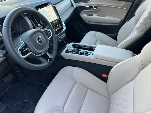 New 2026 Volvo XC90 B5 Core image 8