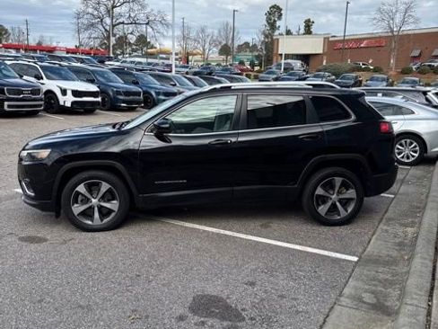 Used 2019 Jeep Cherokee Limited image 4