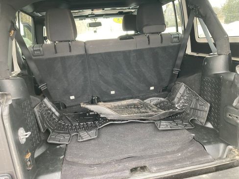 Used 2018 Jeep Wrangler Unlimited Rubicon image 30