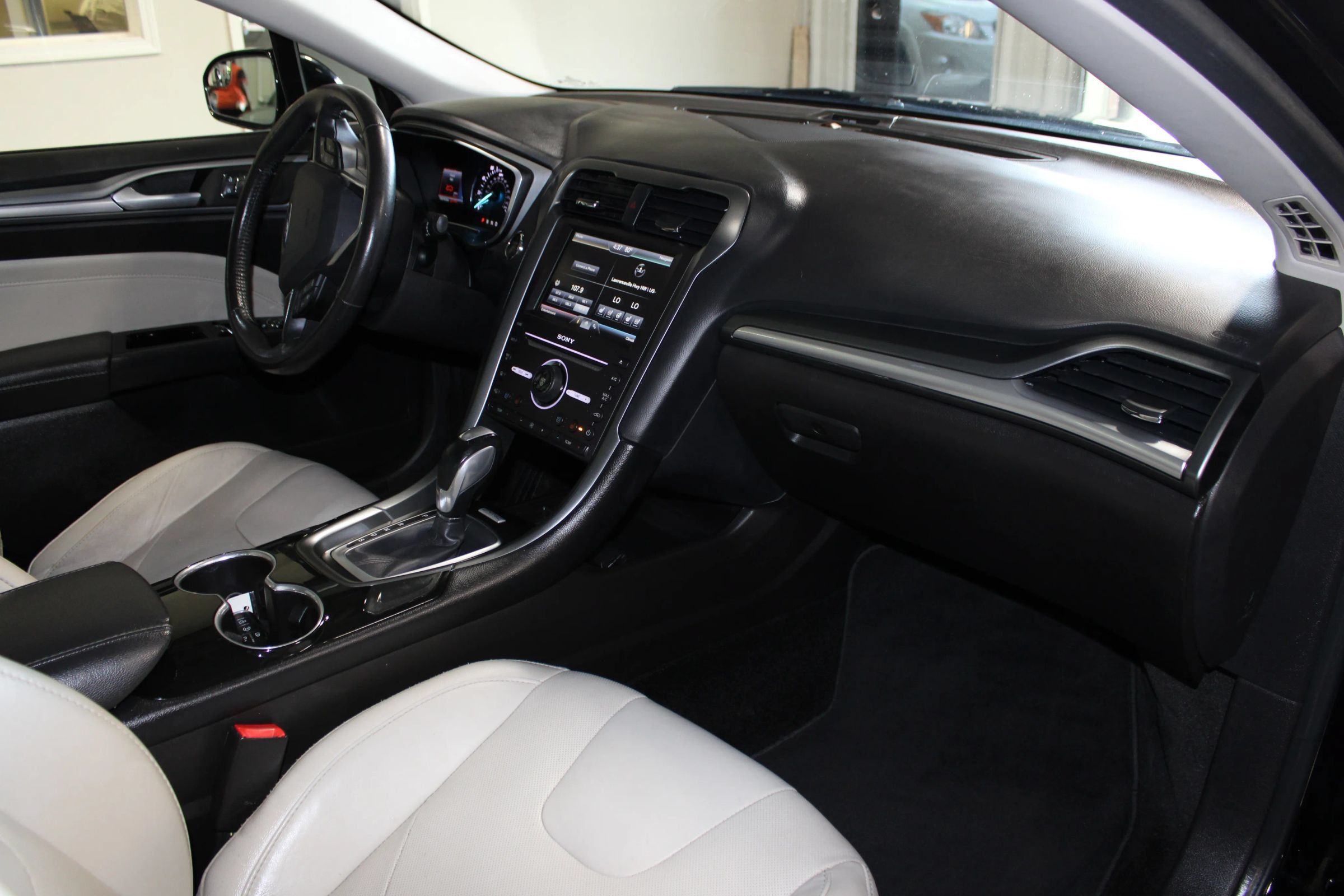 Used 2016 Ford Fusion Titanium AWD/4WD image 27