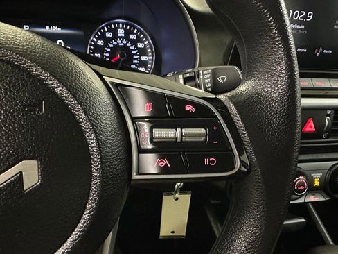 Used 2023 Kia Forte LXS image 7