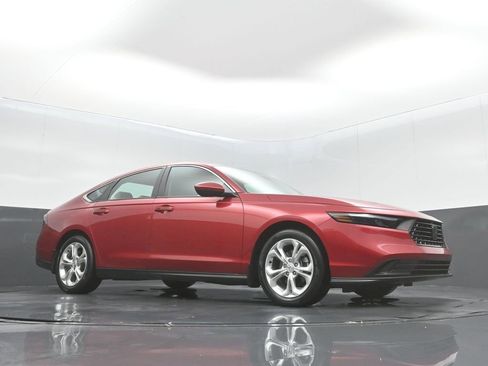 Certified 2023 Honda Accord LX image 5