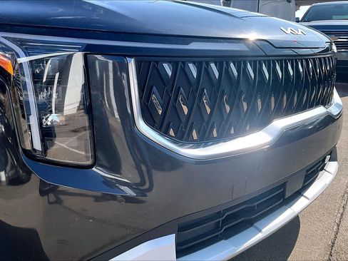 Used 2025 Kia Carnival image 27