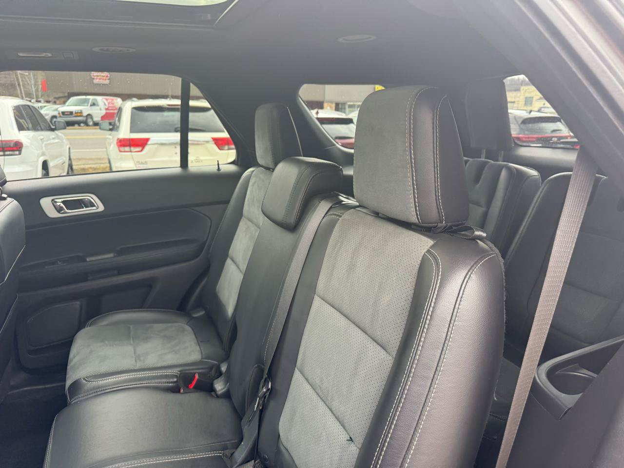 Used 2015 Ford Explorer XLT w/ Equipment Group 202B AWD/4WD image 29