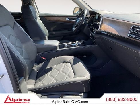 Used 2025 Volkswagen Atlas SE FWD image 15