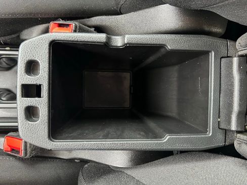 Used 2019 Jeep Renegade Latitude w/ Cold Weather Group image 30